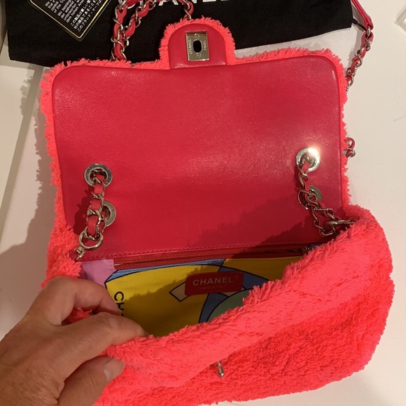 🦄Rare CHANEL Hot Pink Terry Cloth Faux Sherpa Fur Cocoa Beach Abstract Interior - Picture 12 of 16